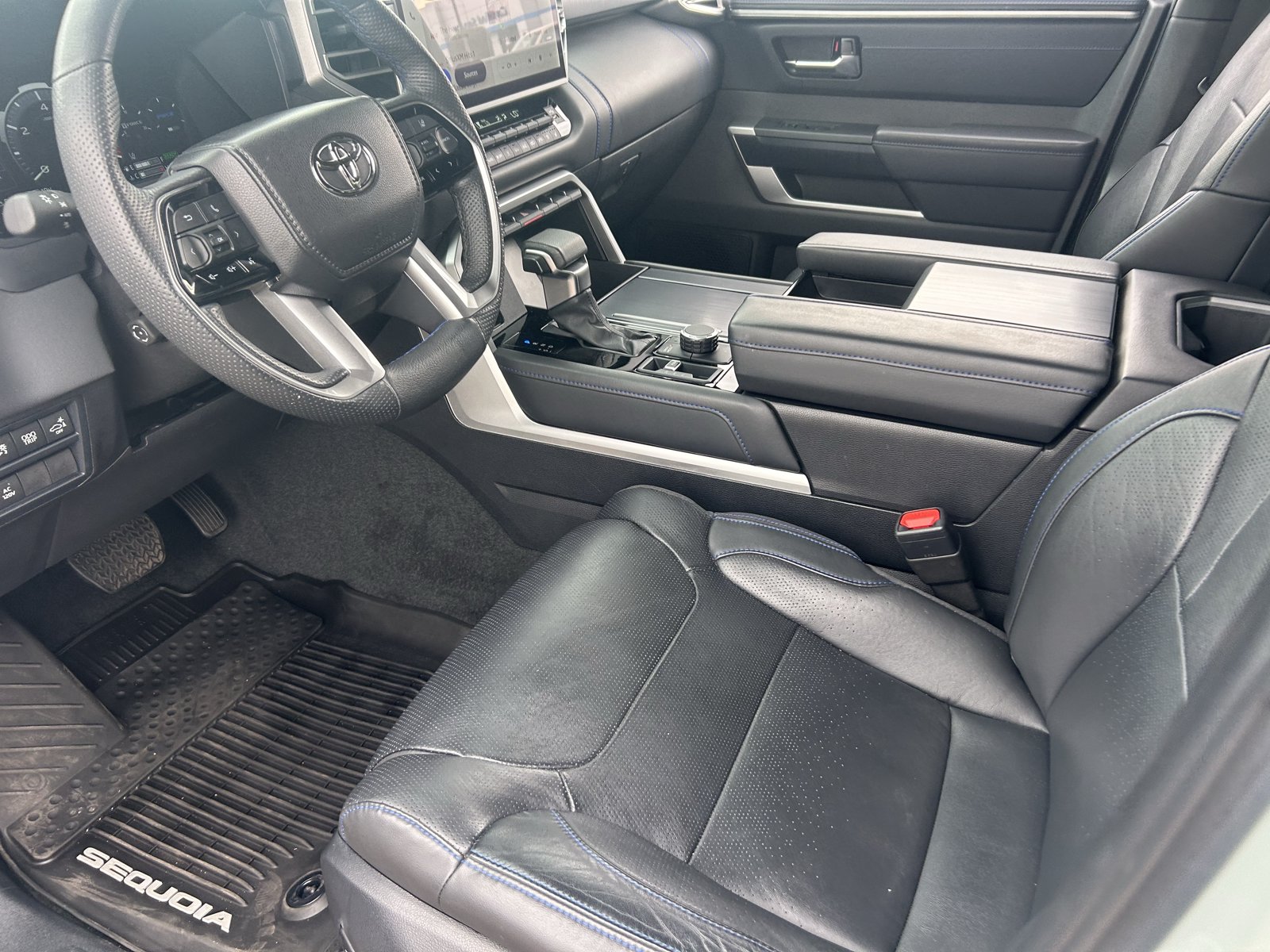 Used 2025 Toyota Sequoia Platinum AWD/4WD image 28