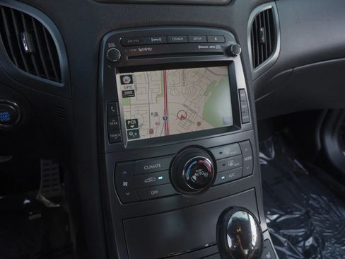 Used 2011 Hyundai Genesis 3.8 image 9