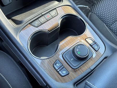 Used 2023 GMC Acadia SLE w/ Driver Convenience Package image 37