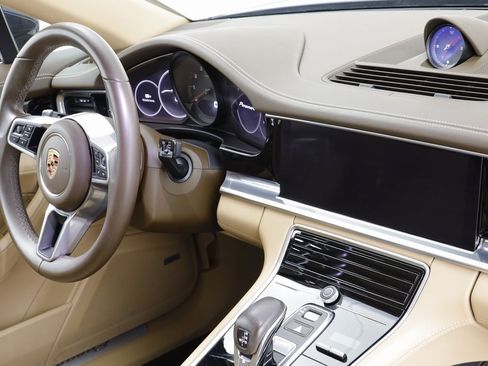 Used 2018 Porsche Panamera 4 image 23