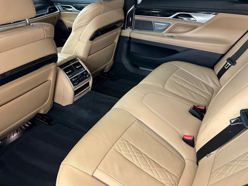 Used 2019 BMW 740i image 26