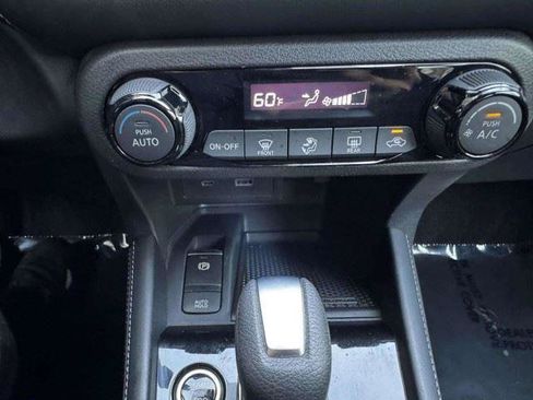 Used 2024 Nissan Kicks SR FWD image 30