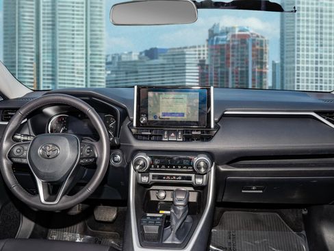 Used 2023 Toyota RAV4 XLE Premium image 15