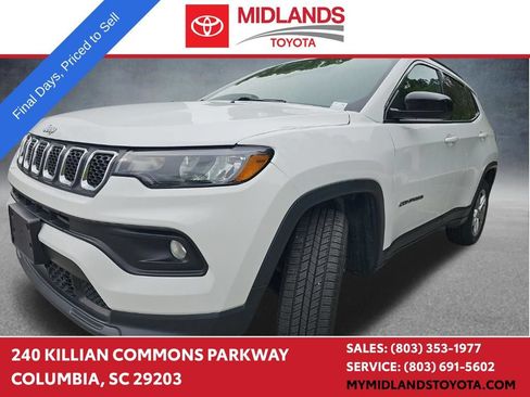 Used 2024 Jeep Compass Latitude AWD/4WD image 1
