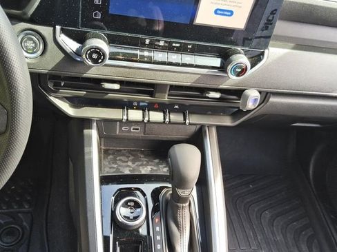 Used 2024 Chevrolet Colorado Trail Boss w/ Technology Package image 8