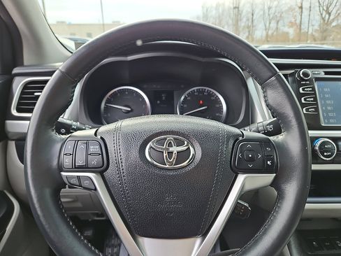 Used 2016 Toyota Highlander XLE image 19