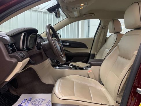 Used 2015 Chevrolet Malibu LT w/ Leather Package FWD image 2