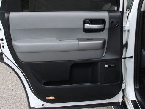 Used 2017 Toyota Sequoia Limited w/ Safety & Convenience Package image 40