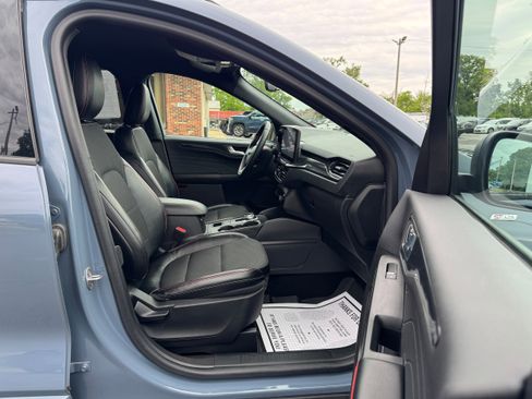 Used 2024 Ford Escape ST-Line w/ Tech Pack #1 FWD image 17