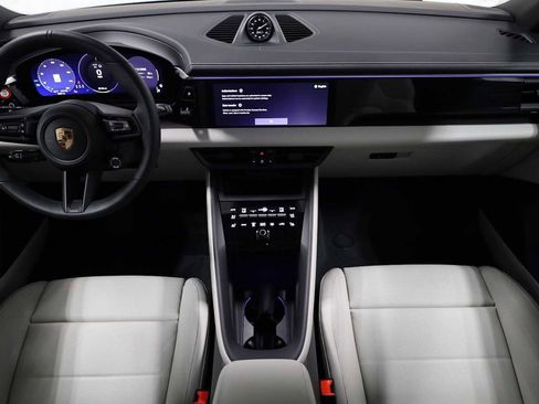 Certified 2025 Porsche Macan Electric image 26