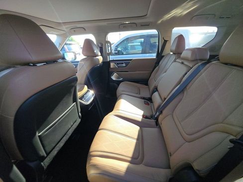 Used 2025 INFINITI QX80 Sensory AWD/4WD image 8