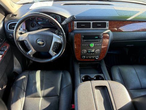 Used 2014 Chevrolet Suburban LT image 24