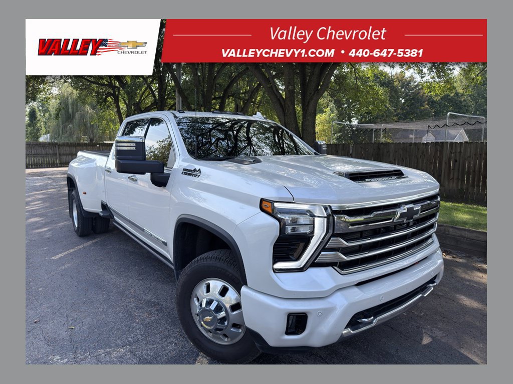 Used 2025 Chevrolet Silverado 3500 High Country w/ High Country Premium Package AWD/4WD image 1