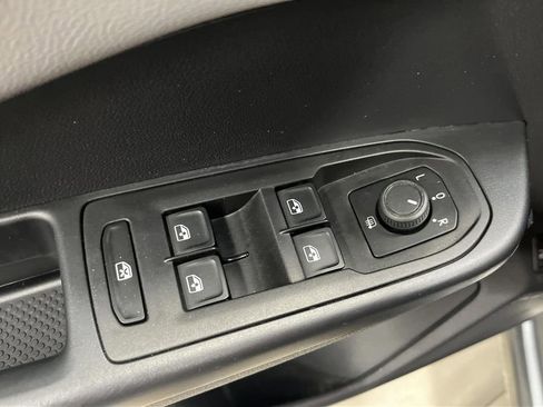 Used 2023 Volkswagen Taos SE image 27