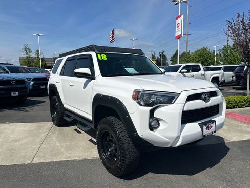 Used 2018 Toyota 4Runner SR5 AWD/4WD image 7