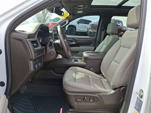 Used 2023 Chevrolet Suburban LT w/ Luxury Package AWD/4WD image 16