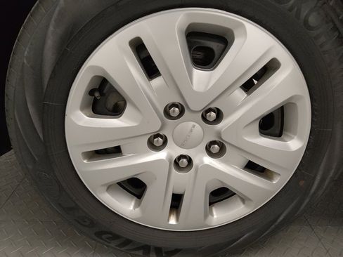 Used 2019 Dodge Journey SE image 31