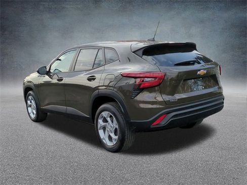 Certified 2024 Chevrolet Trax LS w/ LS Convenience Package image 7