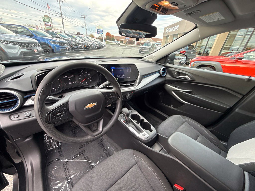 Used 2024 Chevrolet Trax LS FWD image 12