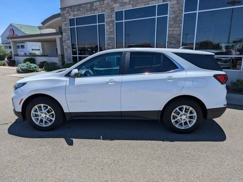 Used 2023 Chevrolet Equinox LT w/ Driver Convenience Package AWD/4WD image 2