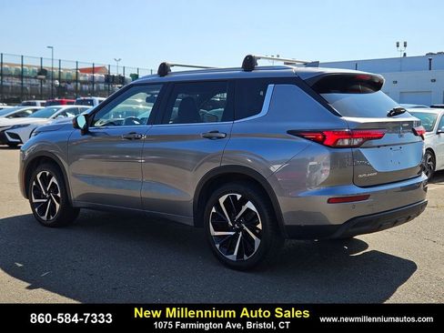 Used 2022 Mitsubishi Outlander GT image 3