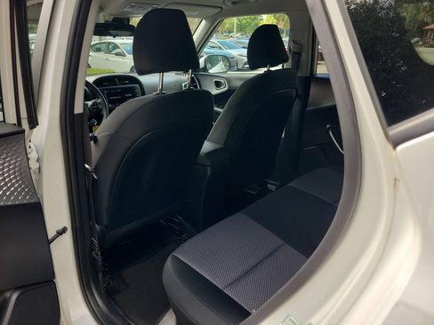 Used 2025 Kia Soul LX w/ LX Technology Package FWD image 8