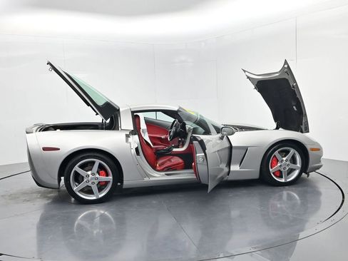 Used 2005 Chevrolet Corvette Coupe w/ Preferred Equipment Group RWD image 51