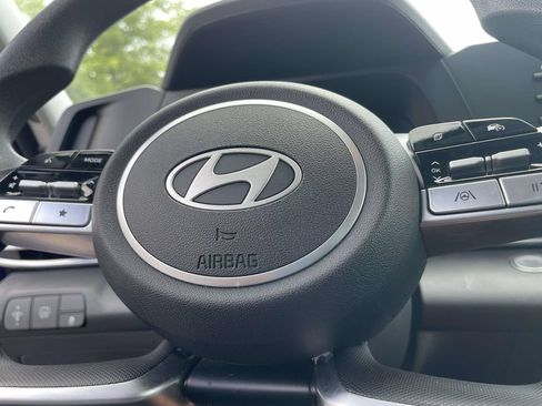 Used 2025 Hyundai Elantra Hybrid FWD image 29