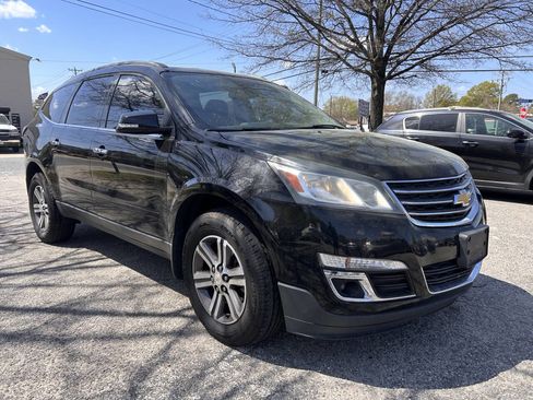 Used 2016 Chevrolet Traverse LT image 3