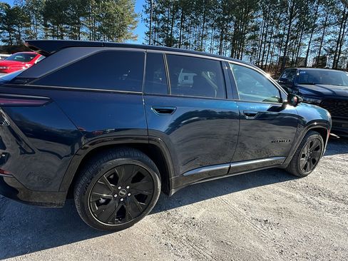 Used 2024 Jeep Wagoneer Launch Edition image 8