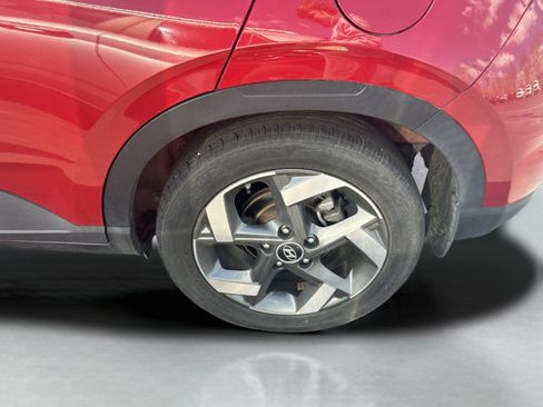 Used 2022 Hyundai Venue Limited FWD image 10