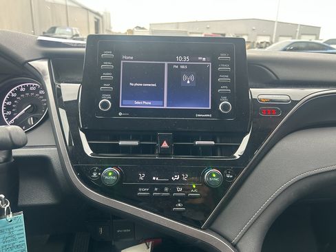 Used 2024 Toyota Camry SE image 13