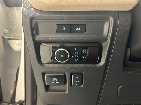 Used 2023 Ford Expedition Limited AWD/4WD image 21