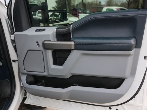 Used 2022 Ford F350 Limited image 30