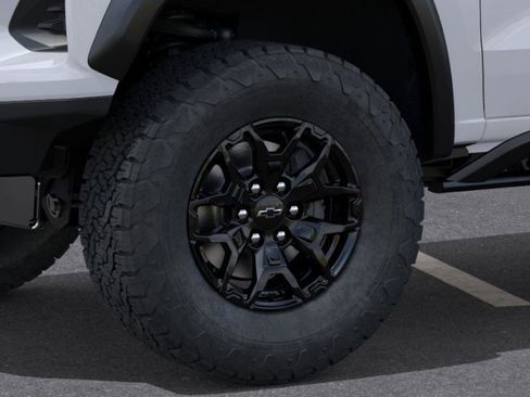 New 2026 Chevrolet Colorado ZR2 w/ Midnight Edition AWD/4WD image 5
