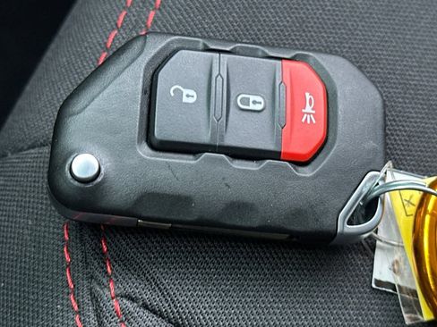 Used 2022 Jeep Wrangler Rubicon image 24