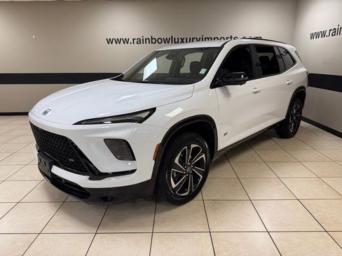 Used 2025 Buick Enclave Sport Touring image 3