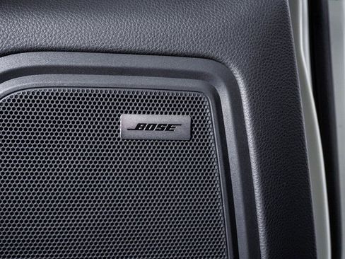 Certified 2025 Porsche Macan AWD/4WD image 26
