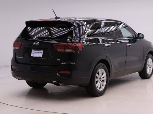 Used 2019 Kia Sorento LX image 2