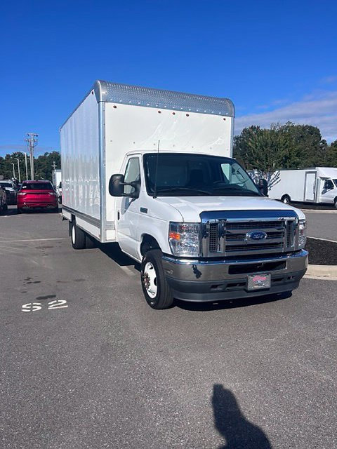 Used 2023 Ford E-450 and Econoline 450 Super Duty w/ Power Windows & Locks Group RWD image 2