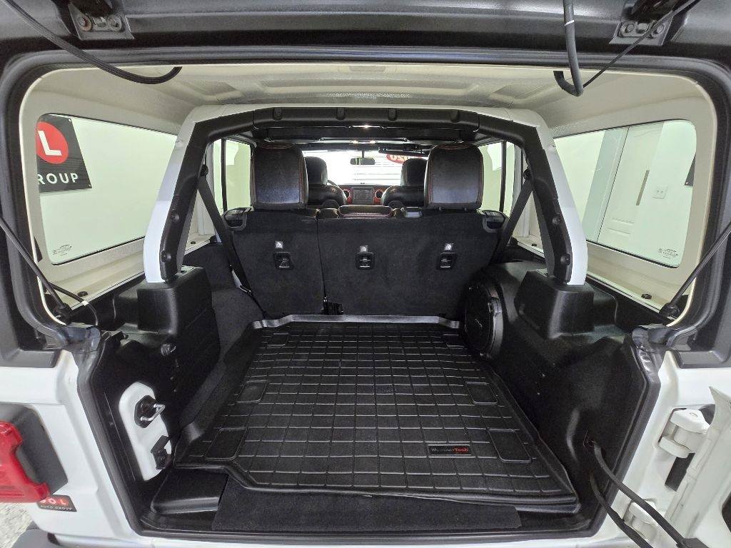 Used 2020 Jeep Wrangler Unlimited Rubicon w/ LED Lighting Group AWD/4WD image 16