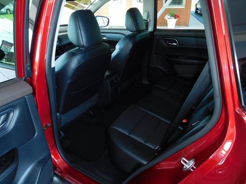 Used 2021 Nissan Rogue SV w/ Premium Package AWD/4WD image 12