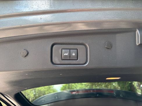 Used 2025 Nissan Pathfinder SV FWD image 22