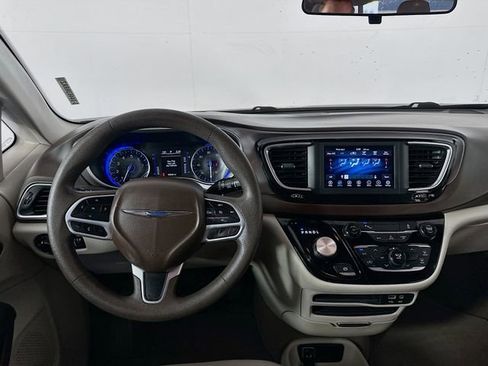 Used 2019 Chrysler Pacifica L image 20