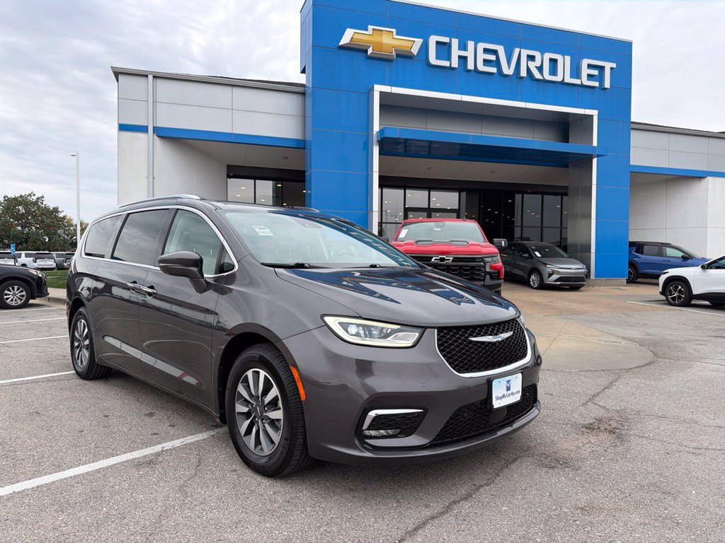 Used 2021 Chrysler Pacifica Touring-L FWD image 1