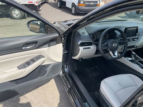 Used 2024 Nissan Altima 2.5 SV image 10