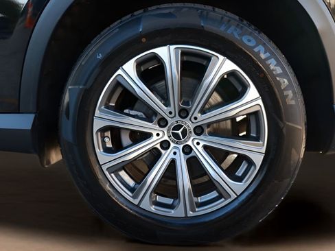 Used 2024 Mercedes-Benz GLC 300 GLC 300 image 29