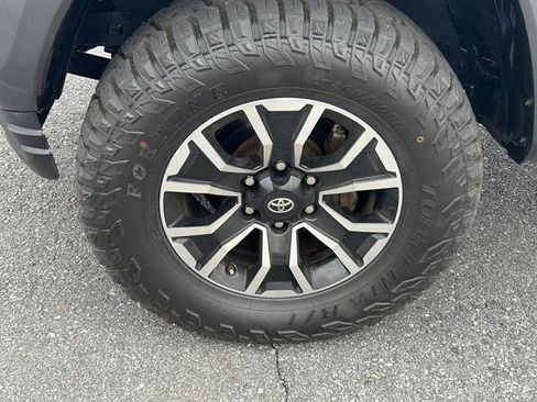Used 2020 Toyota Tacoma SR5 image 28