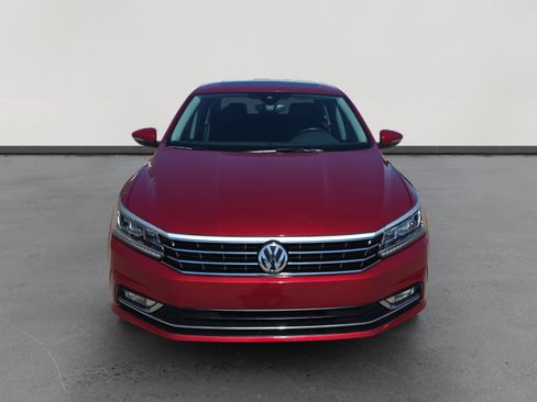 Used 2018 Volkswagen Passat 2.0T SEL Premium FWD image 8