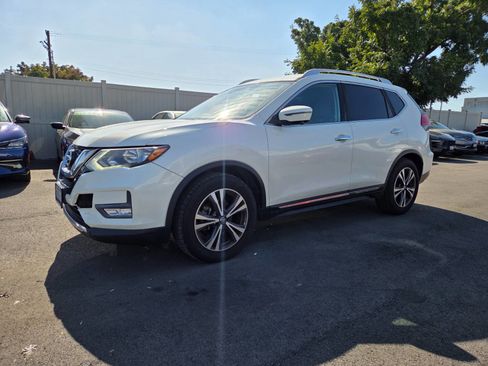 Used 2017 Nissan Rogue SL image 1
